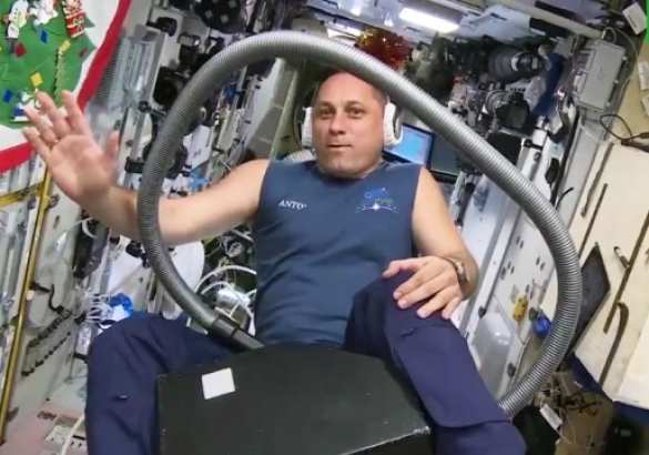 Российский космонавт провел «летные испытания» пылесоса в космосе (ФОТО, ВИДЕО) | Русская весна