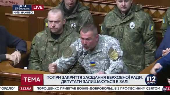 МОЛНИЯ: неизвестные в военной форме захватили трибуну Рады, заседание закрыто (ФОТО, ВИДЕО) | Русская весна