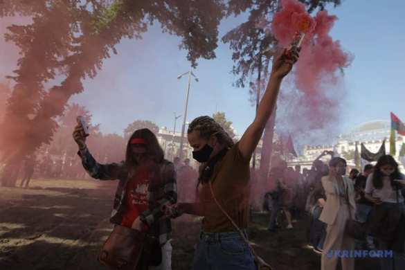 «Геть в Донецк и Ростов!»: «патрiоти» беснуются из-за законопроекта о русском языке (ФОТО, ВИДЕО) | Русская весна