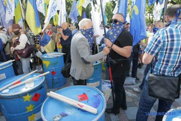 «Геть в Донецк и Ростов!»: «патрiоти» беснуются из-за законопроекта о русском языке (ФОТО, ВИДЕО) | Русская весна