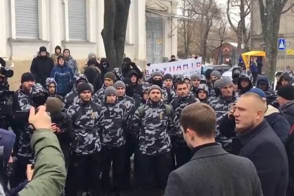 Фашисты «атаковали» консульство России в Харькове зелёнкой и яйцами (ФОТО, ВИДЕО) | Русская весна
