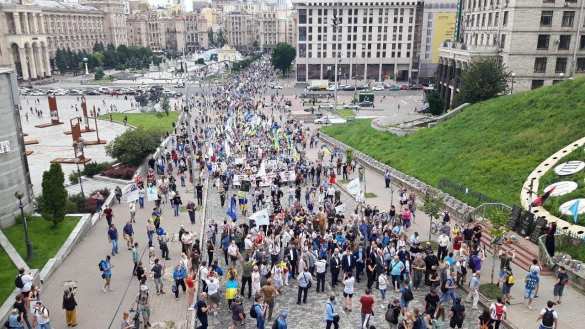 «Верные псы» Порошенко прорвались через полицейский кордон к Администрации президента (ФОТО, ВИДЕО) | Русская весна