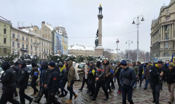 Во Львове неонацисты напали на редакцию местного СМИ (ФОТО) | Русская весна