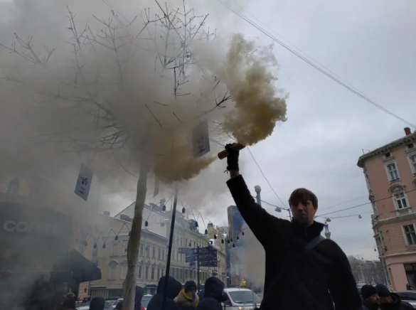 Во Львове неонацисты напали на редакцию местного СМИ (ФОТО) | Русская весна