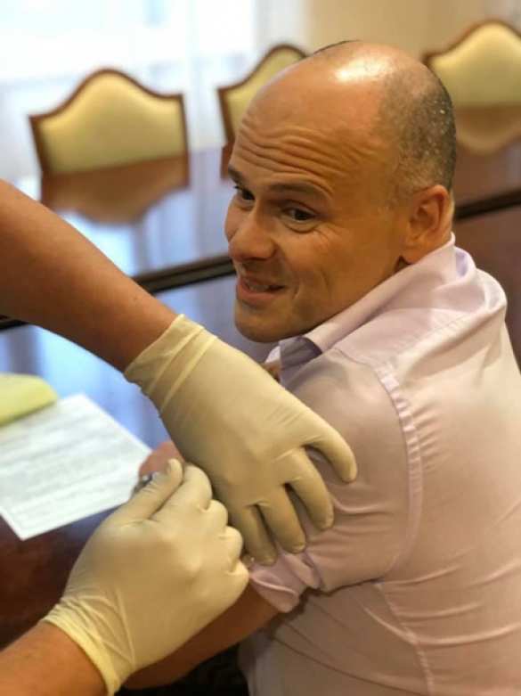 Пиар на костях: нардепы от «Слуги народа» публично прививались от дифтерии (ФОТО) | Русская весна