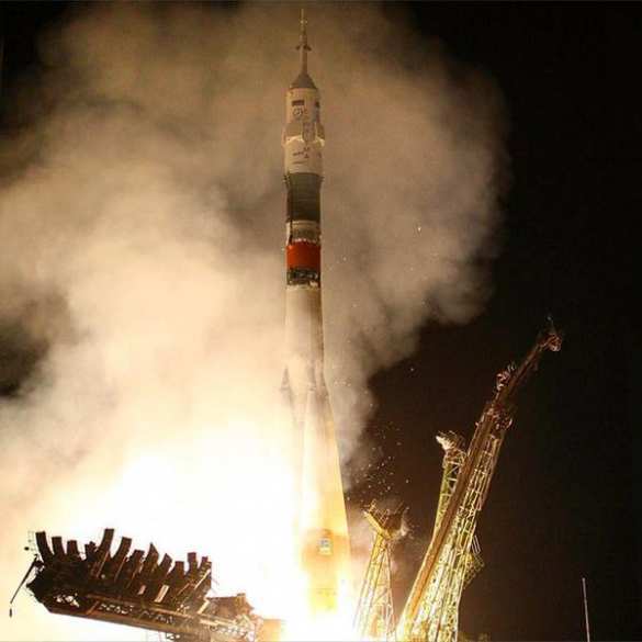 РОСКОСМОС: «СОЮЗ ТМА-17 М» успешно пристыковался к МКС, солнечные батареи раскрылись | Русская весна