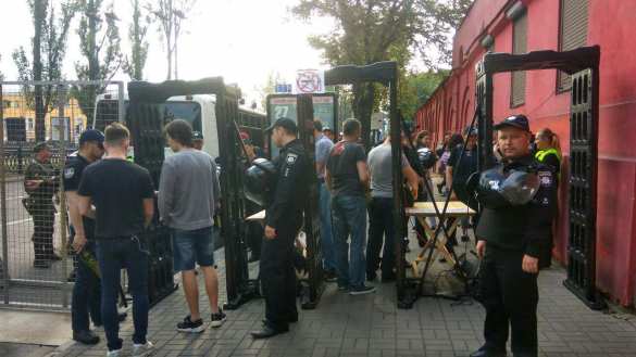 Неонацисты перекрыли центр Киева, чтобы помешать маршу гомосексуалистов (ФОТО) | Русская весна