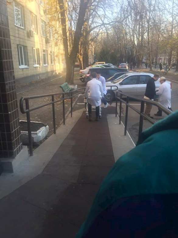 «Вереница скорых»: В киевский военный госпиталь привезли тяжелораненых «всушников» (ФОТО) | Русская весна