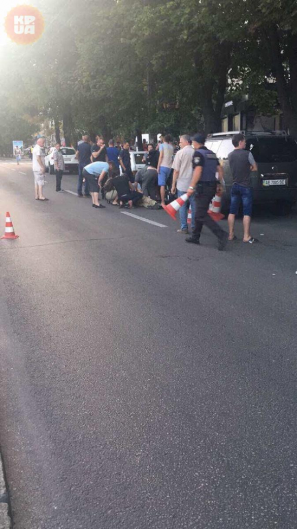 Типичная Украина: В Днепропетровске на улице застрелили двух человек (ФОТО 18+) | Русская весна