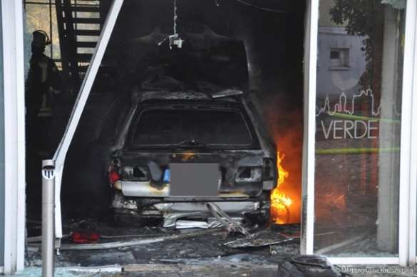 Автомобиль протаранил ратушу в Германии, здание загорелось (ФОТО, ВИДЕО) | Русская весна