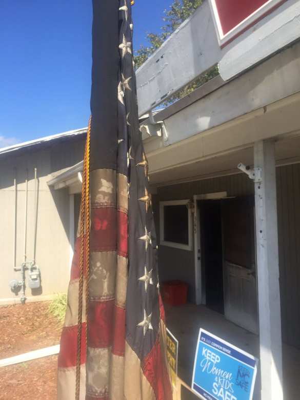 В США неизвестные разгромили избирательный штаб Трампа (ФОТО) | Русская весна