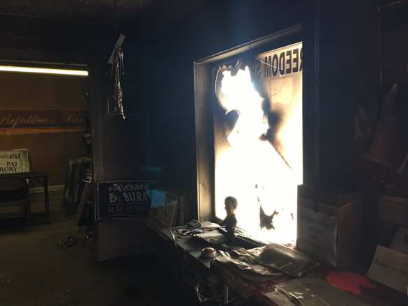 В США неизвестные разгромили избирательный штаб Трампа (ФОТО) | Русская весна