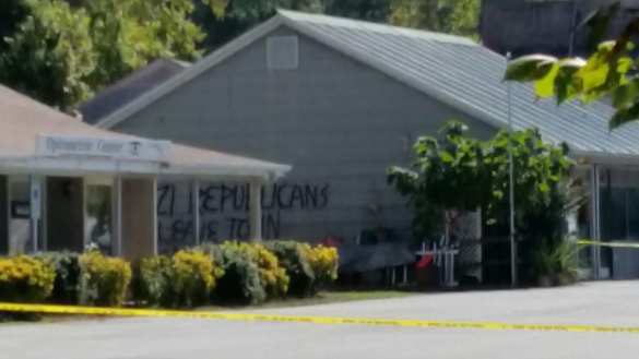 В США неизвестные разгромили избирательный штаб Трампа (ФОТО) | Русская весна