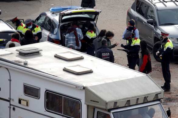 Сотни полицейских и вертолёты: странная спецоперация против народа в Барселоне (ФОТО, ВИДЕО) | Русская весна