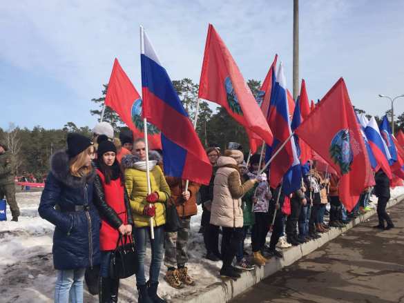Во Владимире развернули 71-у масштабную копию Знамени Победы общей площадью около 15000 квадратных метров (+ФОТО, ВИДЕО) | Русская весна