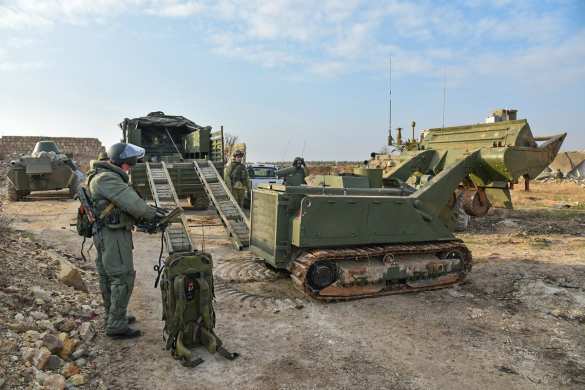 Российские роботы и собаки: саперы ВС РФ разминируют Алеппо — новые впечатляющие кадры (ФОТО) | Русская весна