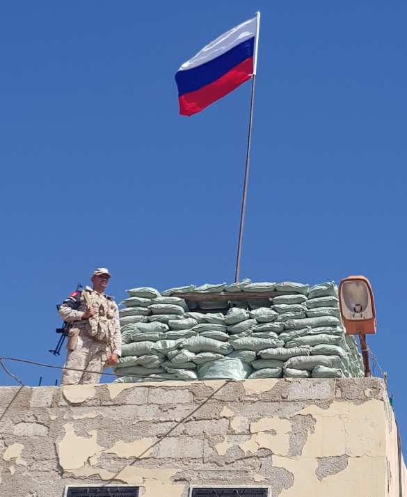 Сирия: российские военные распугали боевиков и под звуки гимна подняли флаг у границы с Израилем (+ФОТО, ВИДЕО) | Русская весна