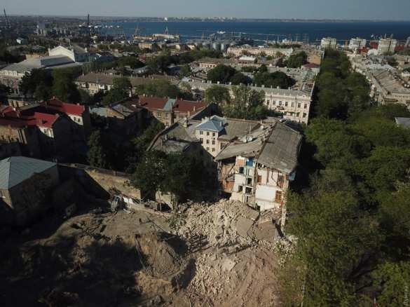 В Одессе рухнул дом: под завалами могут быть люди (ФОТО, ВИДЕО) | Русская весна