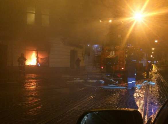 Ночью во Львове подожгли отделение Сбербанка России (ФОТО+ВИДЕО) | Русская весна