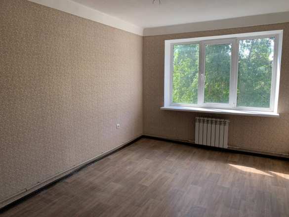 На проспекте Кремлёвском: люди стараются жить обычной жизнью вопреки происходящему (ФОТО) | Русская весна