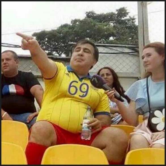 Спортивный модник Саакашвили сыграл в футбол с журналистами (ФОТО) | Русская весна