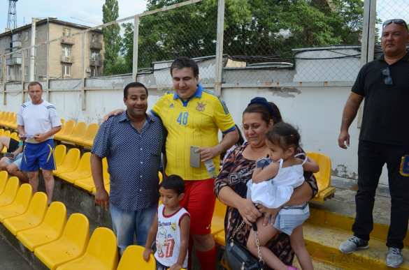 Спортивный модник Саакашвили сыграл в футбол с журналистами (ФОТО) | Русская весна