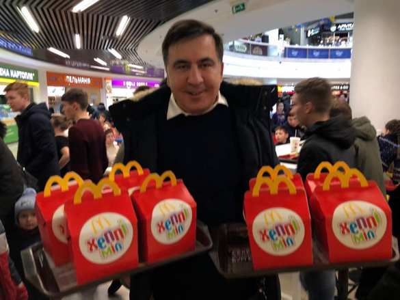 Саакашвили сводил школьников в «Макдоналдс» и получил «огромное удовольствие» (ФОТО) | Русская весна