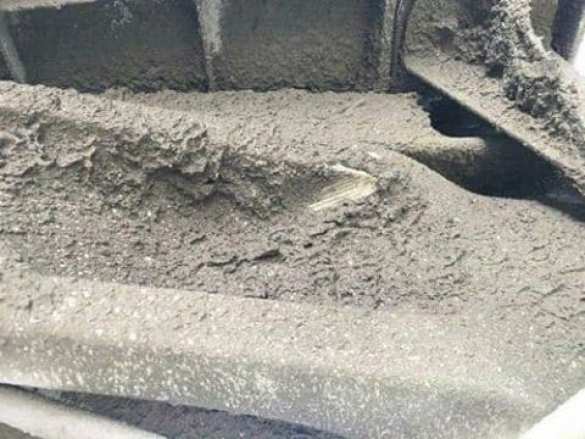 Вляпались: Самолет застрял в бетоне в аэропорту Запорожья (+ФОТО) | Русская весна