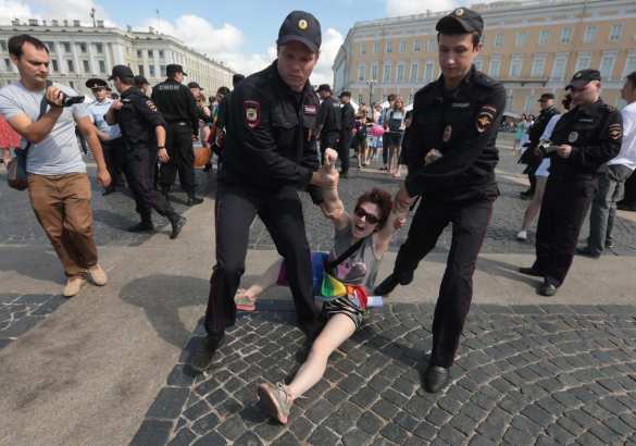 В Санкт-Петербурге полиция нежно гоняла чересчур политизированных геев (ФОТО, ВИДЕО) | Русская весна