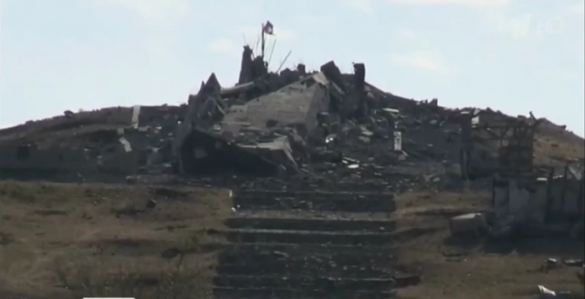 Флаг ДНР над Саур-Могилой (видео, фото) | Русская весна