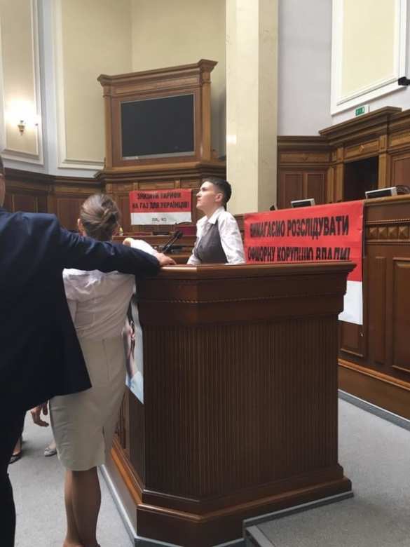 Нардеп Савченко пришла в Верховную раду босиком (ФОТО) | Русская весна