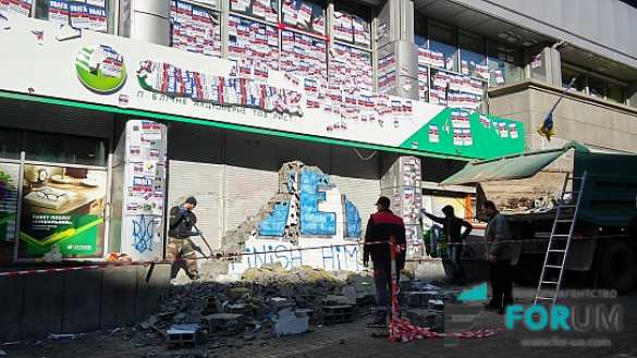 «Ласкаво просимо»: в Киеве разблокировали «Сбербанк» (ФОТО, ВИДЕО) | Русская весна