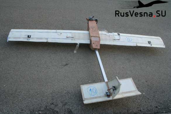 У базы ВКС в Сирии РЭБ перехватила вражеский беспилотник с интересным содержимым (+ФОТО) | Русская весна