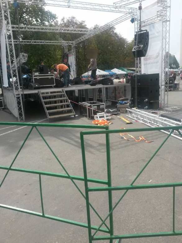 На концерте ко «Дню независимости Украины» на детей упало оборудование, много пострадавших (ФОТО) | Русская весна