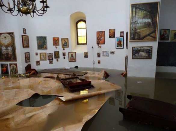 В Сербии погибает православная святыня: власти намеренно затапливают монастырь Грачаница (ФОТО) | Русская весна