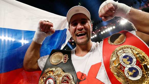 Поцеловал женщину и бросался деньгами: российского боксёра сняли с рейса в США (ФОТО) | Русская весна