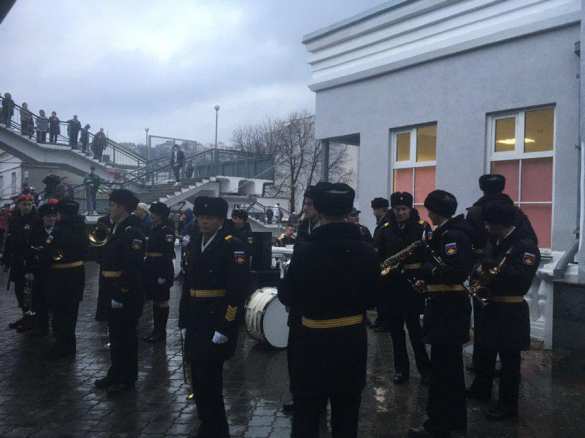 МОЛНИЯ: Поезд из Петербурга прибыл на вокзал Севастополя (ФОТО, ВИДЕО) | Русская весна