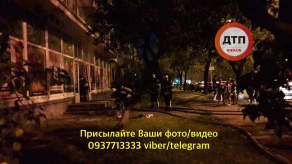 Это Украина: в Киеве ограбили и подожгли книжный магазин с избитым продавцом внутри (ФОТО) | Русская весна