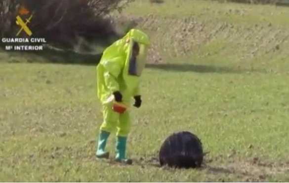 Три загадочных металлических шара упали на деревню на севере Вьетнама (ФОТО) | Русская весна