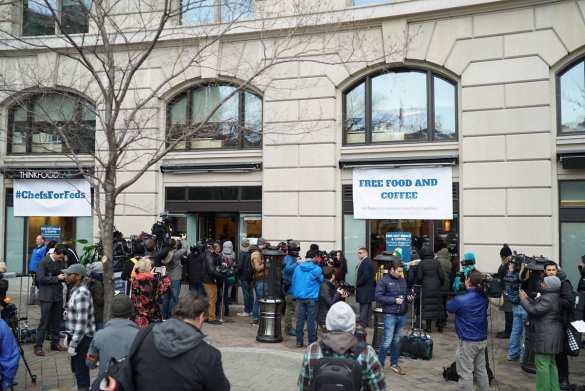 В Вашингтоне из-за «шатдауна» открыли бесплатную столовую для госслужащих (+ФОТО) | Русская весна