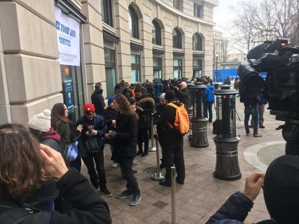 В Вашингтоне из-за «шатдауна» открыли бесплатную столовую для госслужащих (+ФОТО) | Русская весна