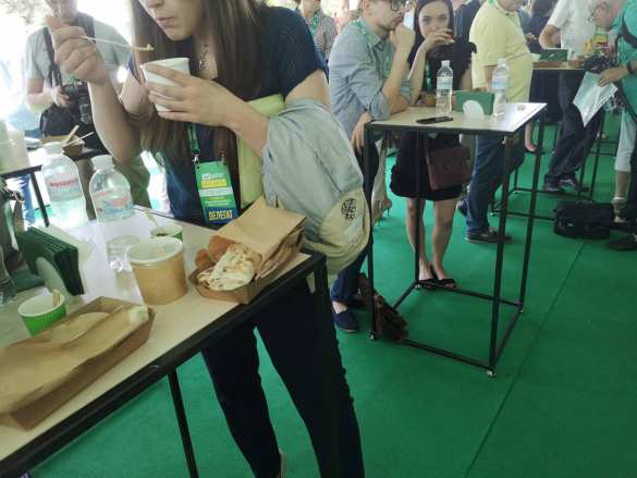 Съезд «Слуги народа»: первая двадцатка партии Зеленского и шаурма для гостей (ФОТО, ВИДЕО) | Русская весна