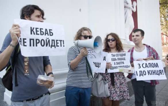 В центре Одессы прошел «ШаурМарш» против закрытия киосков фастфуда (ФОТО) | Русская весна