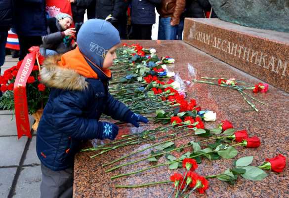 Память героев-десантников 6-й роты «Боевое Братство» почтило массовым шествием (ВИДЕО, ФОТО) | Русская весна