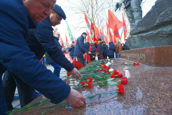 Память героев-десантников 6-й роты «Боевое Братство» почтило массовым шествием (ВИДЕО, ФОТО) | Русская весна