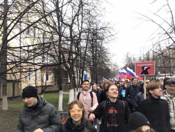 Навальный вывел тинэйджеров на «акции протеста» (ФОТО) | Русская весна