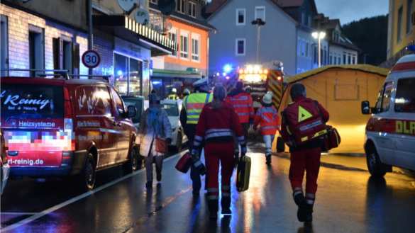 В Германии школьный автобус въехал в стену жилого дома, десятки пострадавших (ФОТО) | Русская весна