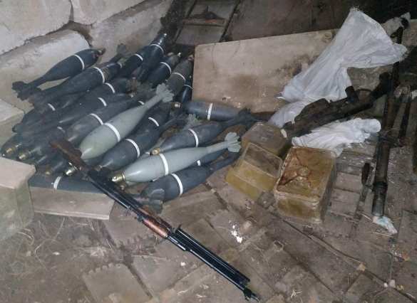 Под Луганском обнаружен крупный «схрон» с оружием и боеприпасами (ФОТО, ВИДЕО) | Русская весна