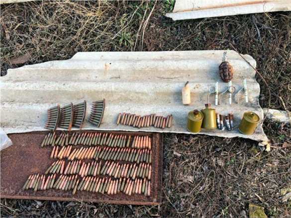 Сотни патронов, гранаты и запалы: на востоке Крыма найден схрон (ФОТО) | Русская весна