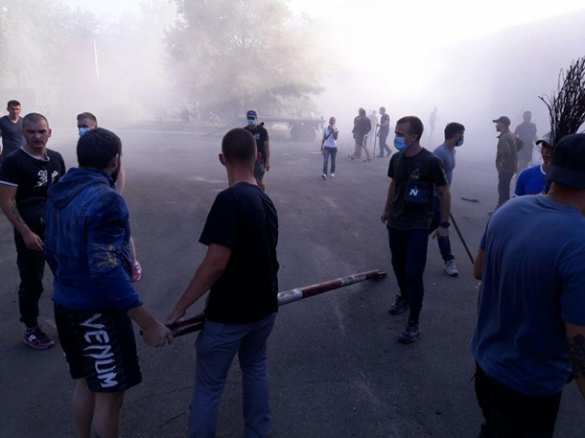 В Киеве боевики «Азова» штурмуют стройку (ФОТО, ВИДЕО) | Русская весна